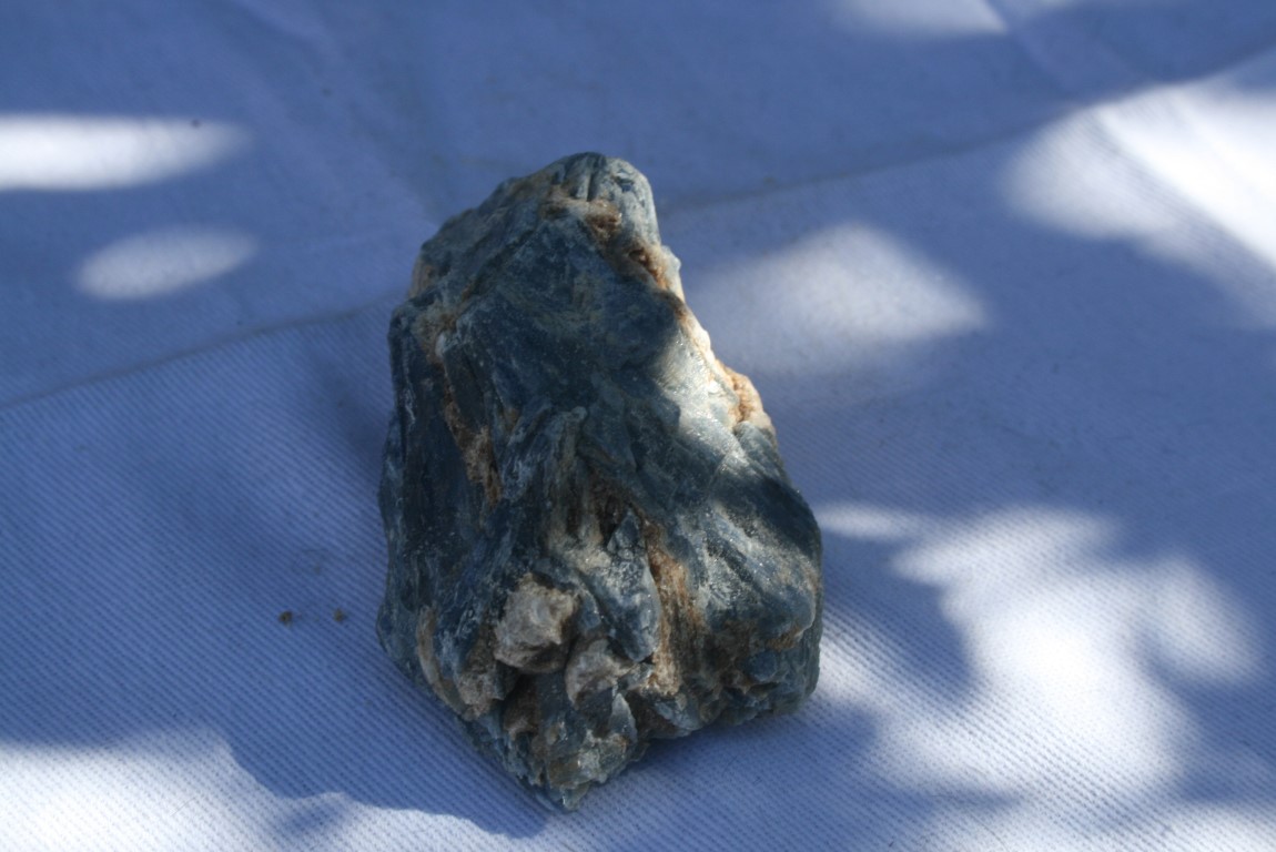 Kyanite connecting with Nature, telepathy and empathy 4879